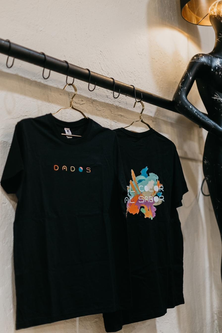 Camisetas DADOS con el lema Del color al sabor